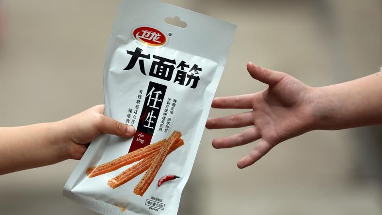 “辣条一哥”上市在即,为何消费者与经销商却怨声载道?